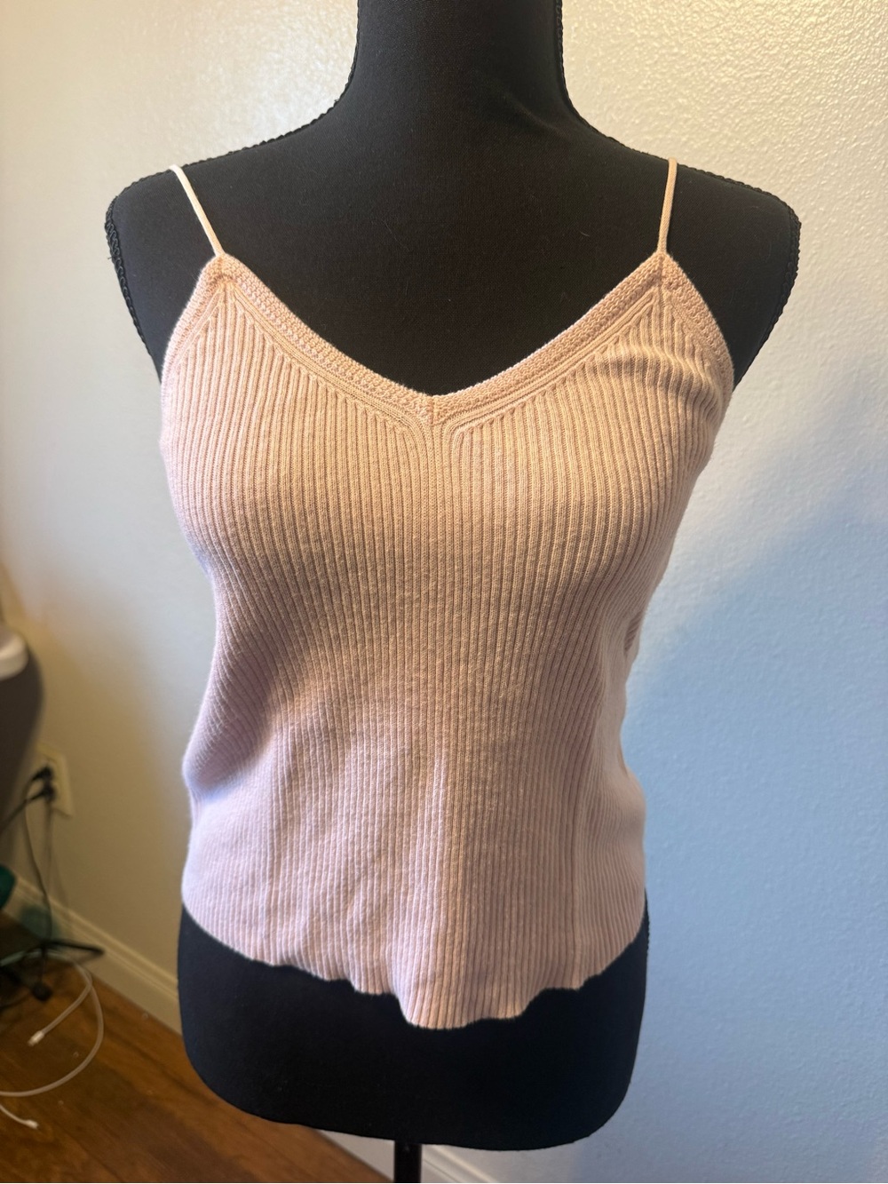Vintage y2k Sleeveless Ribbed V-Neck Cami Top